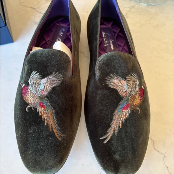 Deep sage green Velvet Loafers with Embroidered Bird
RARE PURPLE LABEL - Picture 2 of 4